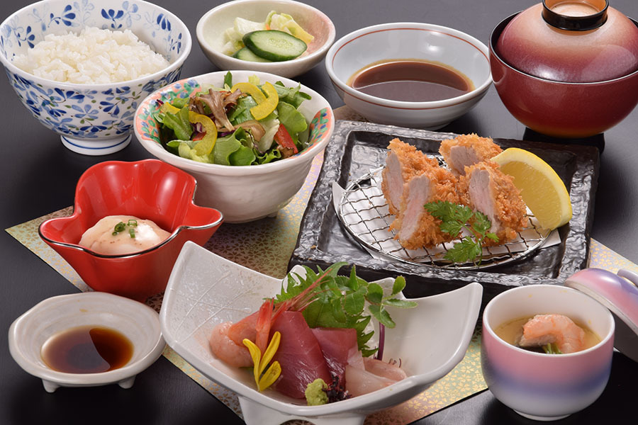 だし香る華やかな和膳